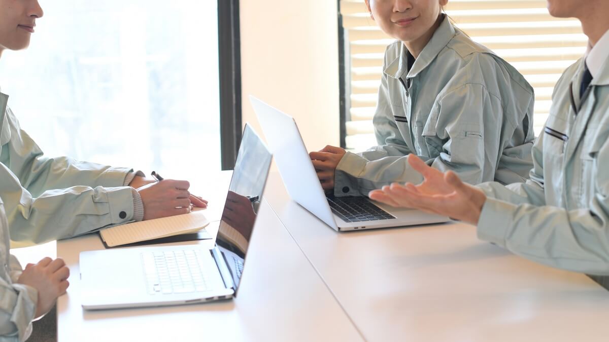 AI議事録の業種特化型モデルとは？専門用語の誤認識を解消・議事録作成を劇的に効率化