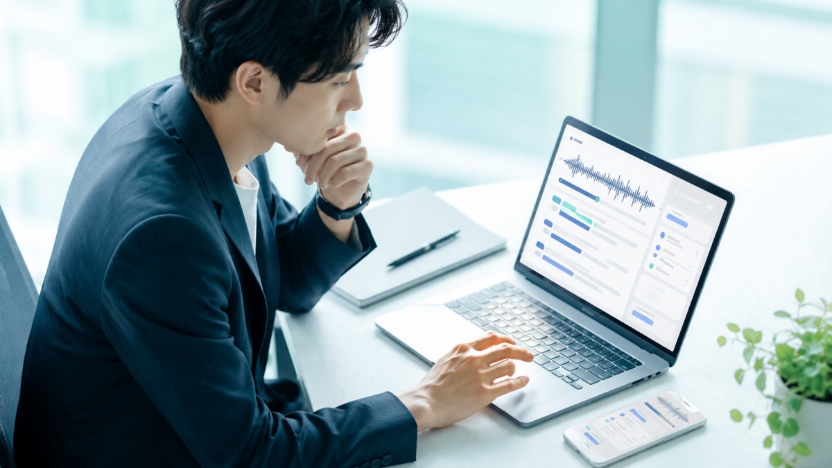 Geminiで文字起こしをする方法は？精度を上げるコツと企業向けAI議事録作成ツールを紹介！